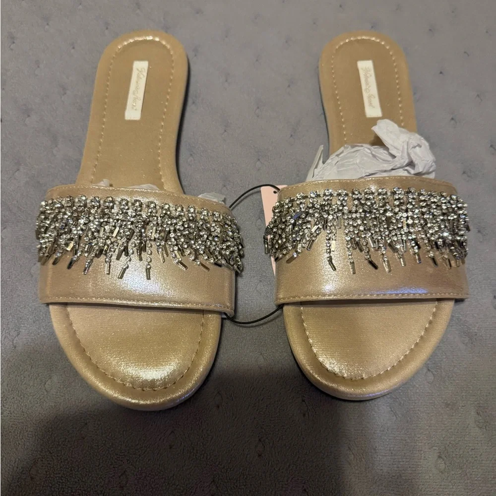 NWT Victoria’s Secret Elegant Gold Embellished Women's Sandals - Picture 1 of 4